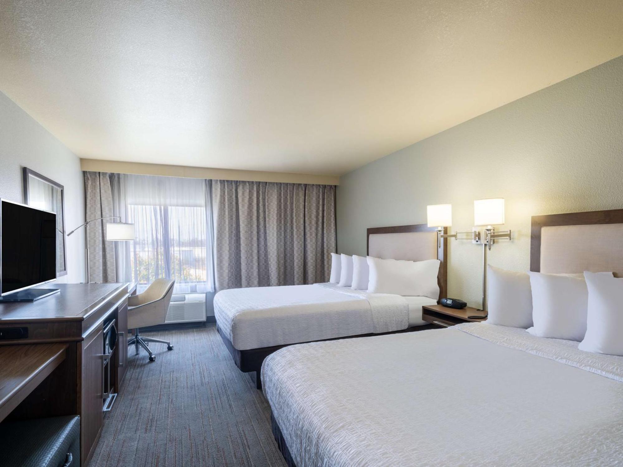 Hampton Inn By Hilton Irvine East - Lake Forest Exterior photo